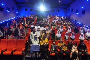 Eva Monalisa Inisiasi Pembagian Beasiswa PIP Dengan Nonton Bareng “Tegar”