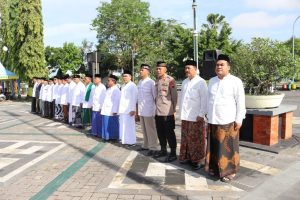 Bupati Arief Akan Perintahkan ASN Muslim Sarungan di Hari Jumat