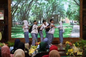 Forum Anak Tampilkan Drama Parodi Bullying di Puncak Peringatan Hari Ibu ke-97