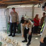 Tinjau Tanah Ambles di Banjarejo, Kapolres Blora Tawarkan Relokasi dan Salurkan Bantuan