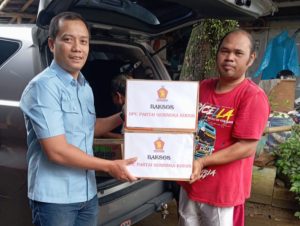 Galih Saputro Fraksi Gerindra DPRD Berikan Bantuan 180 KK Terdampak Banjir di Hadipolo