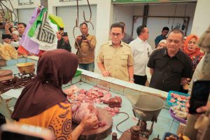 Mendag Budi Santoso dan Gubernur Ahmad Luthfi Sidak Pasar Kudus: Harga Dipantau, Stok Pangan Dijaga Jelang lebaran.