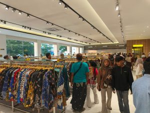 Batik Benang Raja Kudus Gaet Minat Wisatawan Jelang Lebaran.