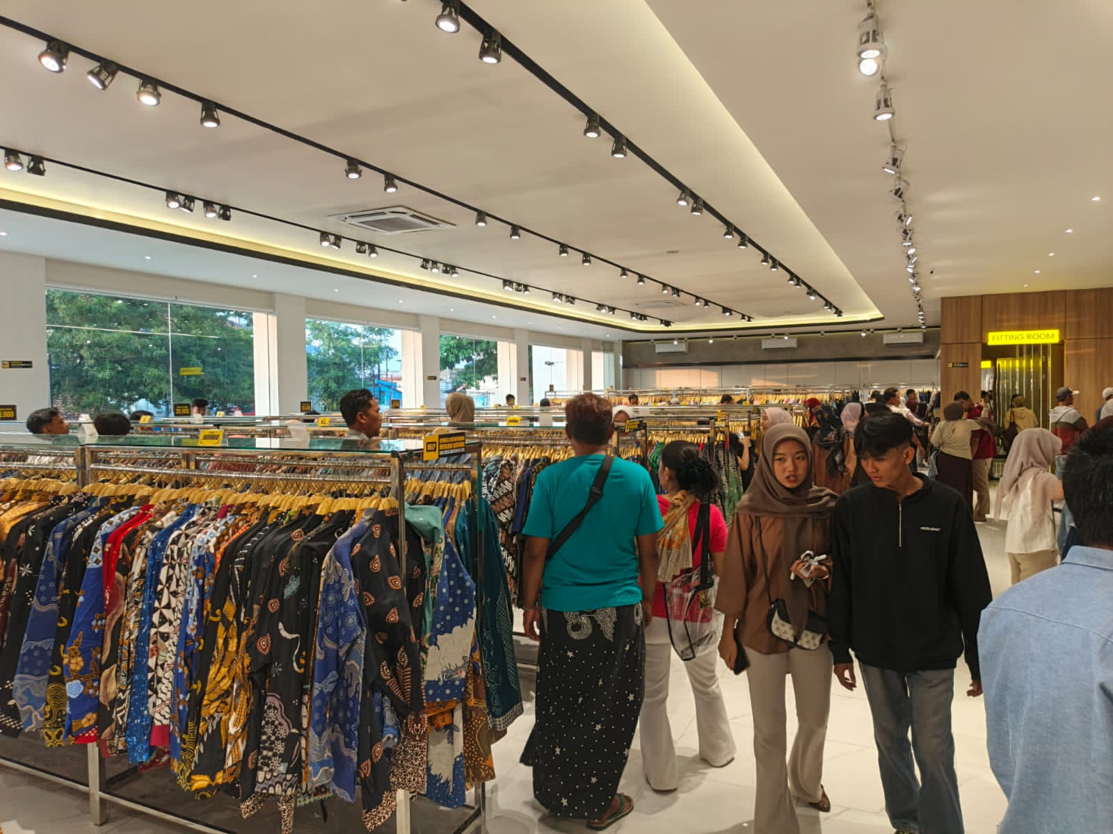 Batik Benang Raja Kudus Gaet Minat Wisatawan Jelang Lebaran.