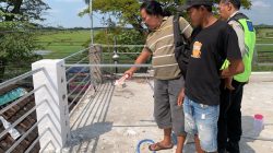 Bawa Besi, Bentur Kabel Listrik Tegangan Tinggi, Seorang Tukang Bangunan Jatuh Tersengat