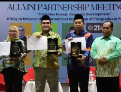 Penghargaan Impactful UNNES Alumni Award 2026 Untuk Arief Rohman.