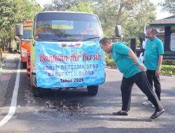 Usai Dilantik, KORMI Blora Langsung Bagikan 25 Tangkil Air Bersih